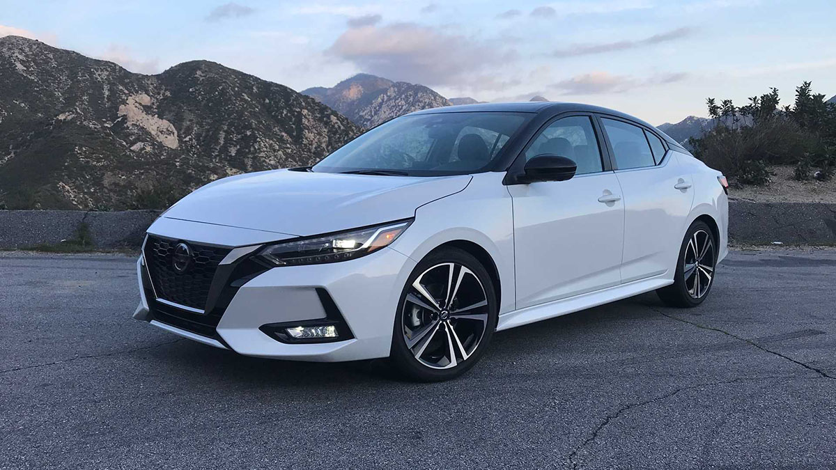 Mẫu Nissan Sentra được bình trọn có hệ thống giải trí tốt trong phân khúc.