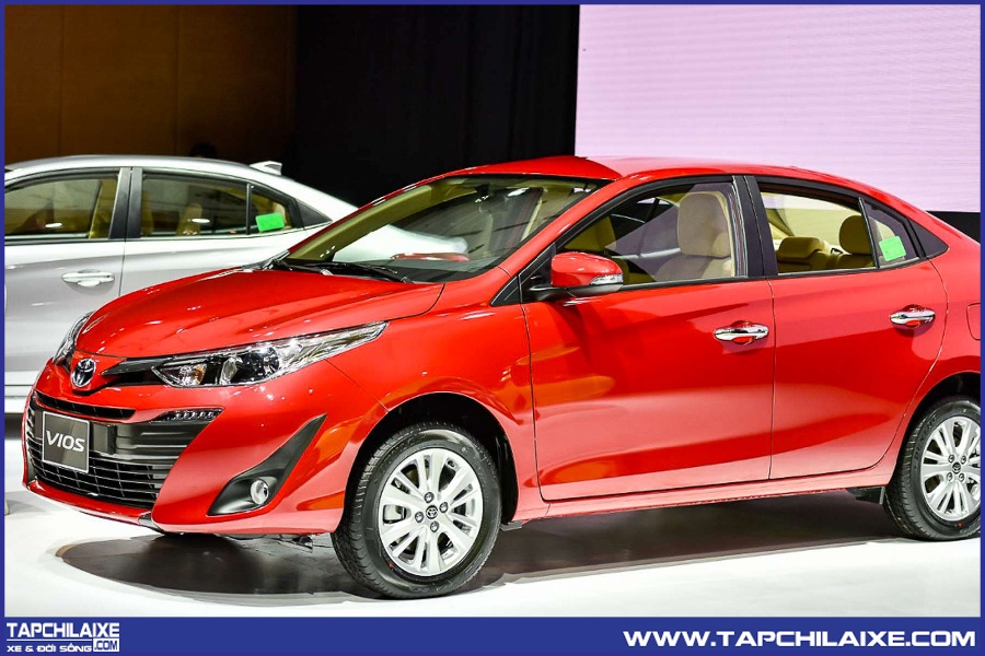 Toyota Vios màu đỏ