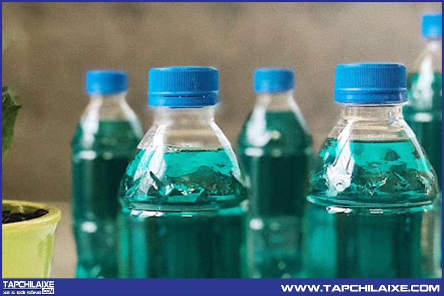 Hóa chất rửa kính giá rẻ gây hại ô tô