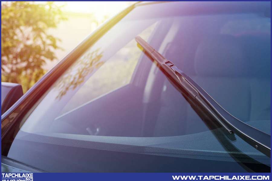 Kính nhiều lớp thường được sử dụng để làm kính chắn gió