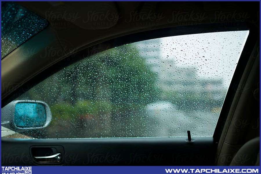 Kính cường lực được dùng cho các cửa xe và kính sau xe