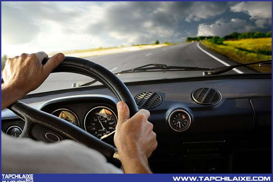 Kính giảm tốc là công cụ cần thiết để giúp các lái xe cho cảm giác thật khi ngồi điều khiển xe