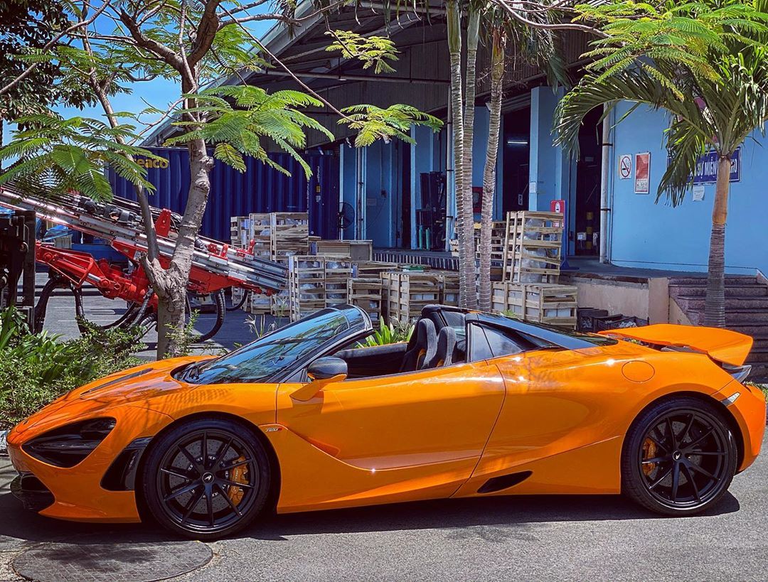 McLaren 720S Spider được trang bị khối động cơ V8