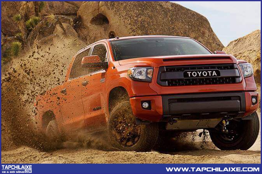 Xe lệch hướng khi đi đường đất đá