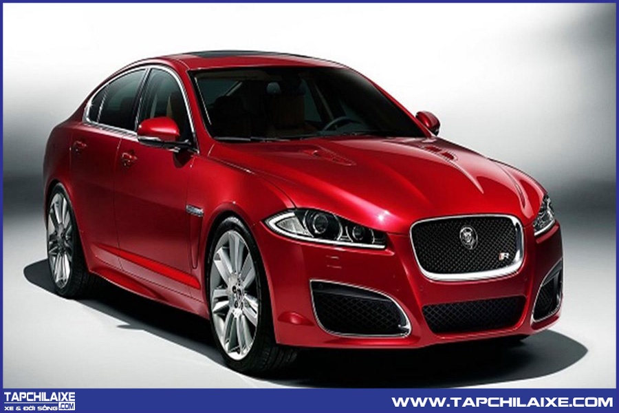 Xe hơi màu đỏ cho người tuổi Dần