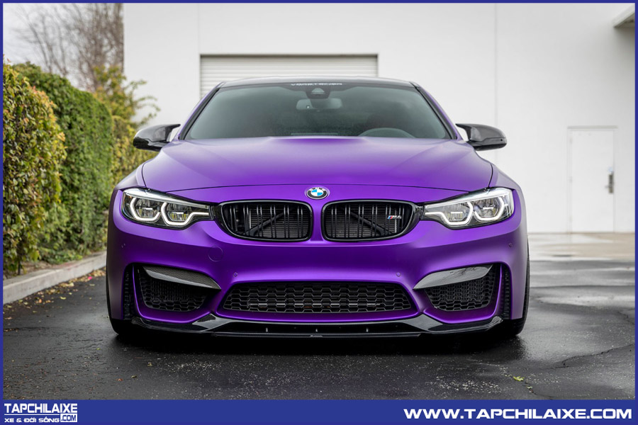 Xe ô tô màu tím 